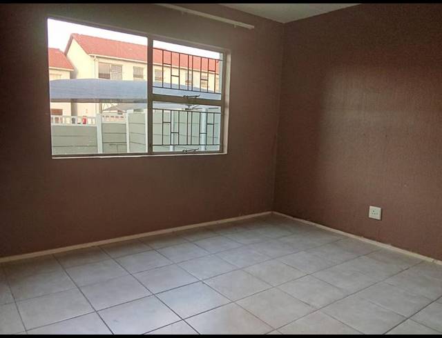 2 BEDROOM TOWNHOUSE FOR SALE IN VORNA VALLEY